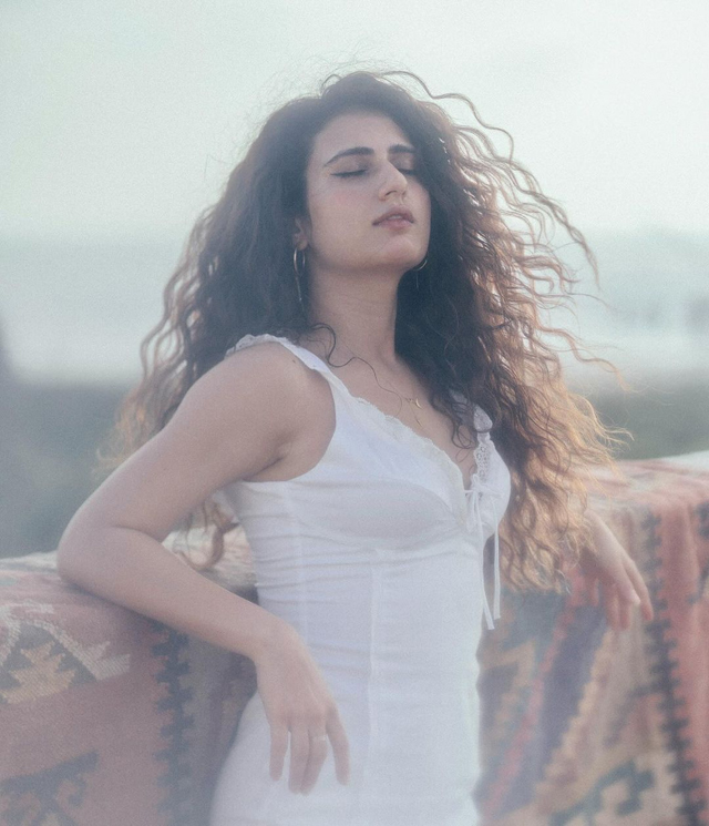 Fatima Sana Shaikh Drops a Teasing Post and Fans Can’t Stop Looking Back!