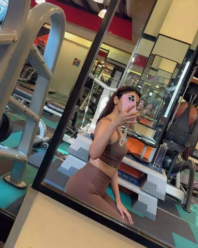 Sonal Chauhan and Her Gym Selfies: “Overcoming is Real Too!” Sonal Chauhan and Her Gym Selfies: “Overcoming is Real Too!”