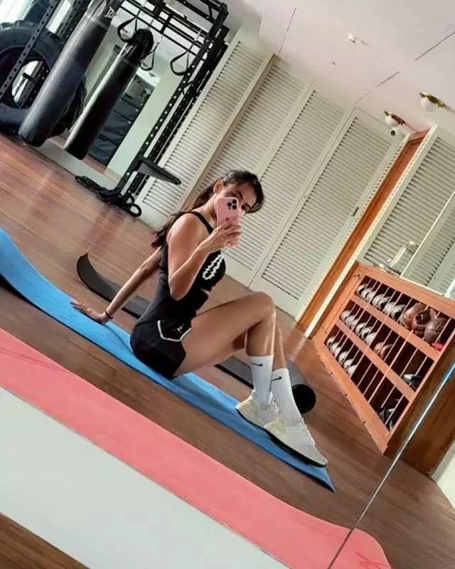 Sonal Chauhan and Her Gym Selfies: “Overcoming is Real Too!” Sonal Chauhan and Her Gym Selfies: “Overcoming is Real Too!”