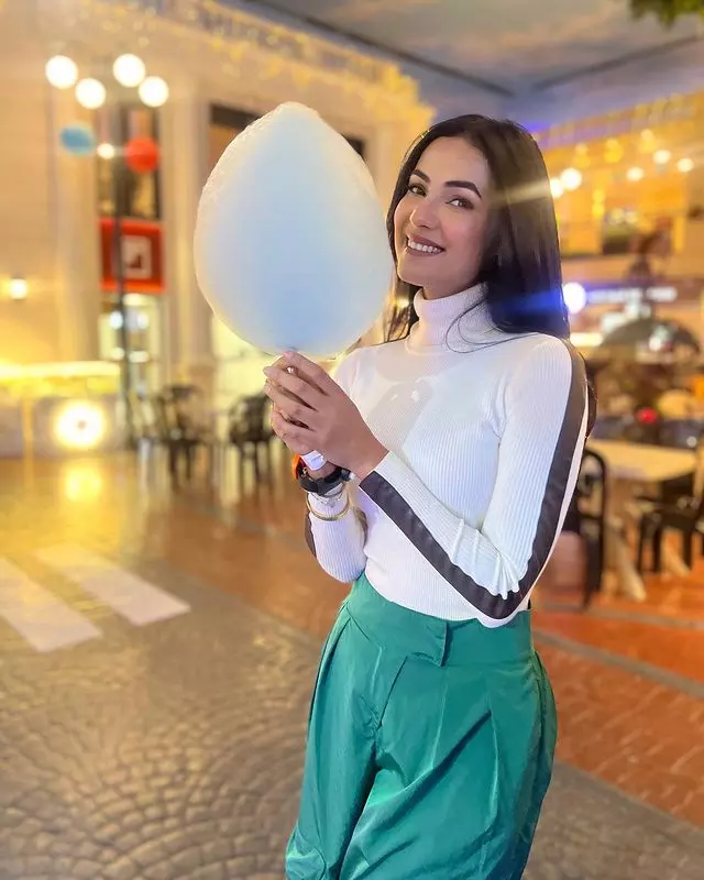 Sonal Chauhan and Her Gym Selfies: “Overcoming is Real Too!” Sonal Chauhan and Her Gym Selfies: “Overcoming is Real Too!”