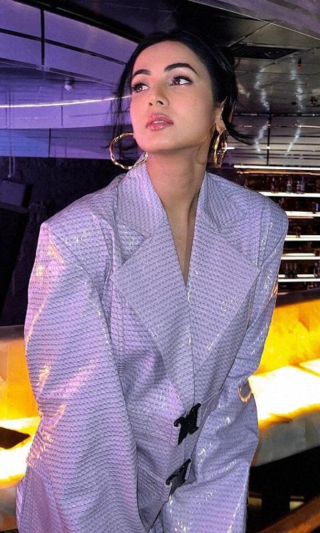 Sonal Chauhan and Her Gym Selfies: “Overcoming is Real Too!” Sonal Chauhan and Her Gym Selfies: “Overcoming is Real Too!”