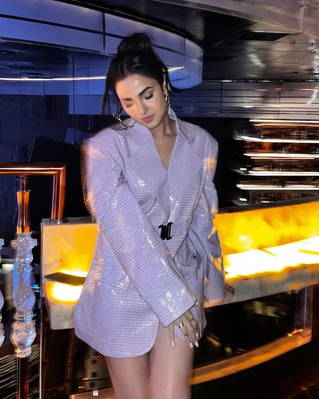 Sonal Chauhan and Her Gym Selfies: “Overcoming is Real Too!” Sonal Chauhan and Her Gym Selfies: “Overcoming is Real Too!”