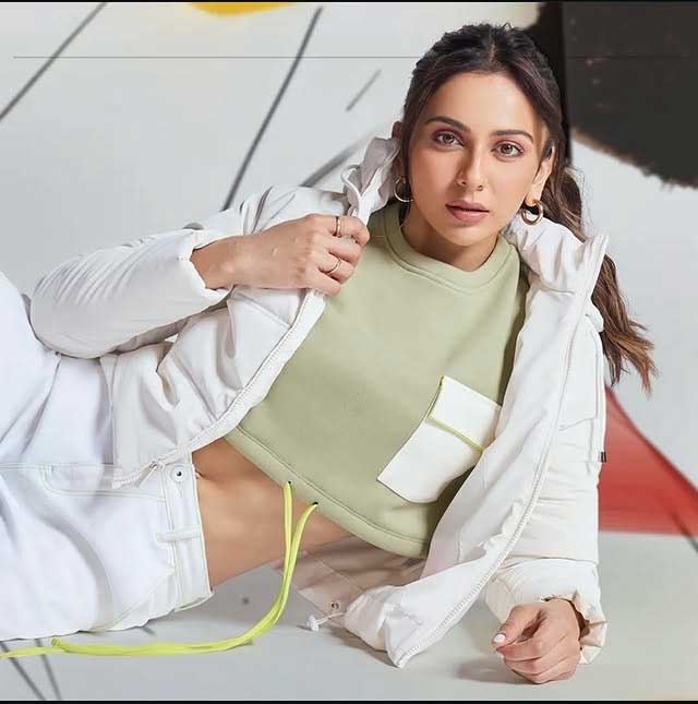 Rakul Preet Singh Impresses in a Stylish New Look Rakul Preet Singh Impresses in a Stylish New Look