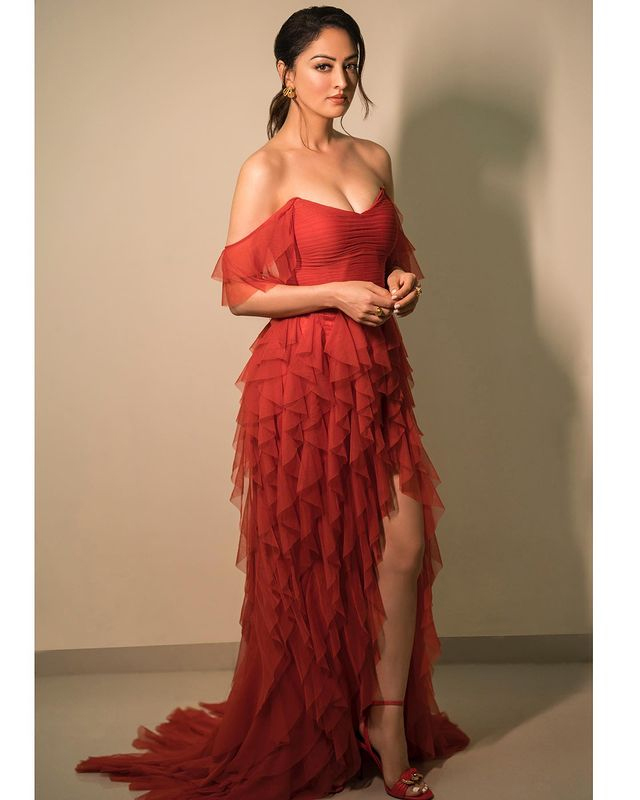 Sandeepa Dhar’s Golden Grace at Waves Summit 2025 Sandeepa Dhar’s Golden Grace at Waves Summit 2025