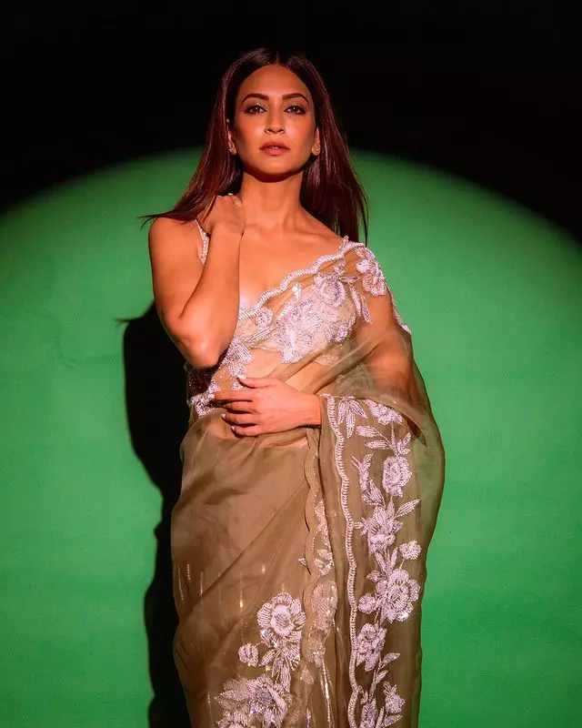 Kriti Kharbanda’s Floral Feels & Carefree Vibes