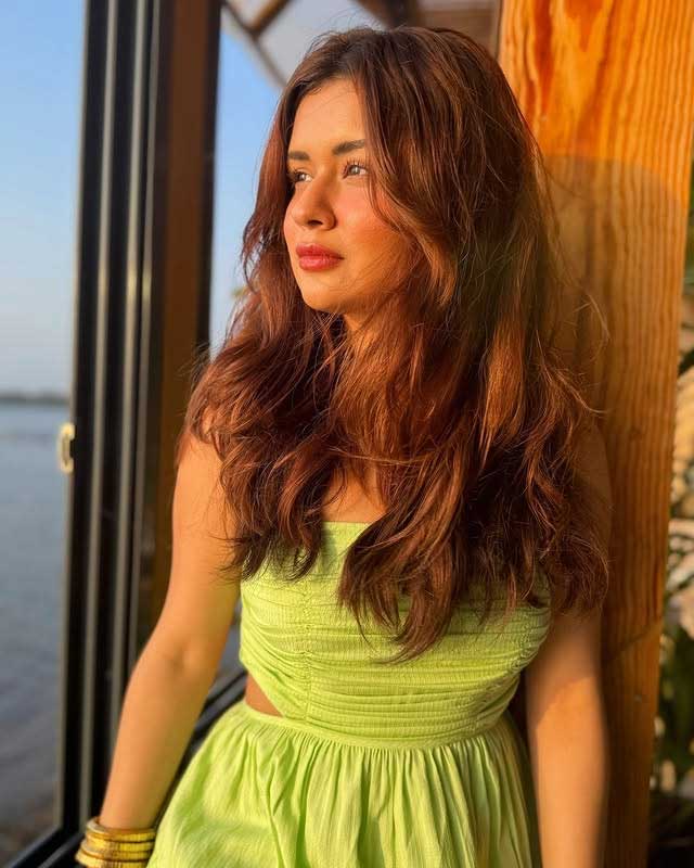 Is it the sun shining, or is it just Avneet Kaur? Is it the sun shining, or is it just Avneet Kaur?