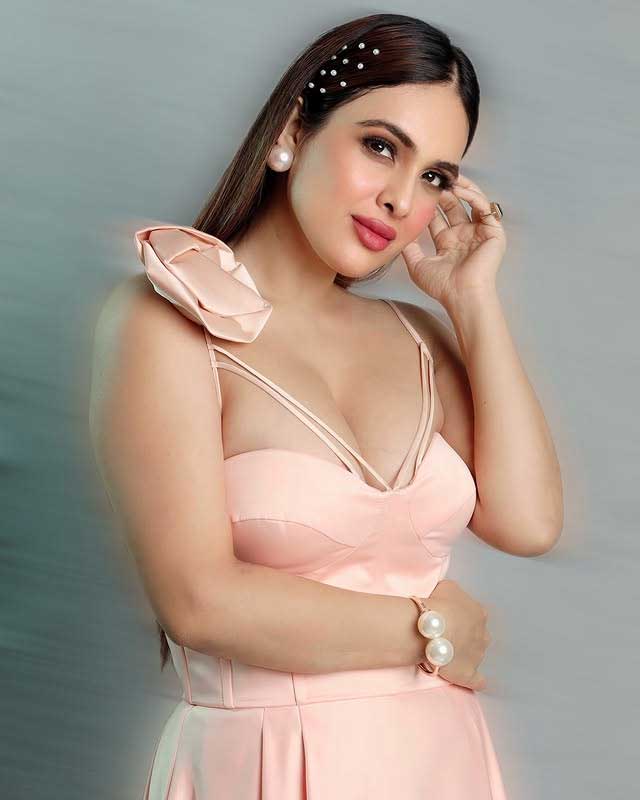 Neha Malik Turning Heads at the Gym! Neha Malik Turning Heads at the Gym!