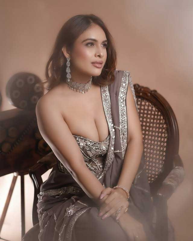 Neha Malik Turning Heads at the Gym! Neha Malik Turning Heads at the Gym!