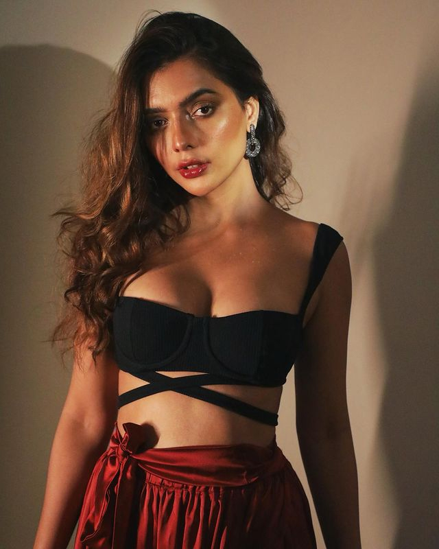 Ruhi Singh’s Fierce Look Is A Bold Message in Style Ruhi Singh’s Fierce Look Is A Bold Message in Style