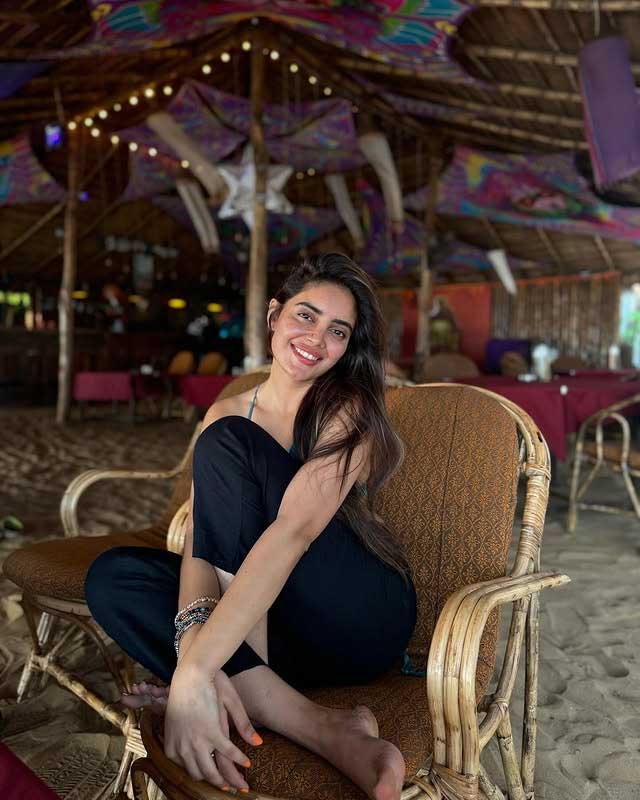 Kushita Kallapu nails the glamorous vibe effortlessly