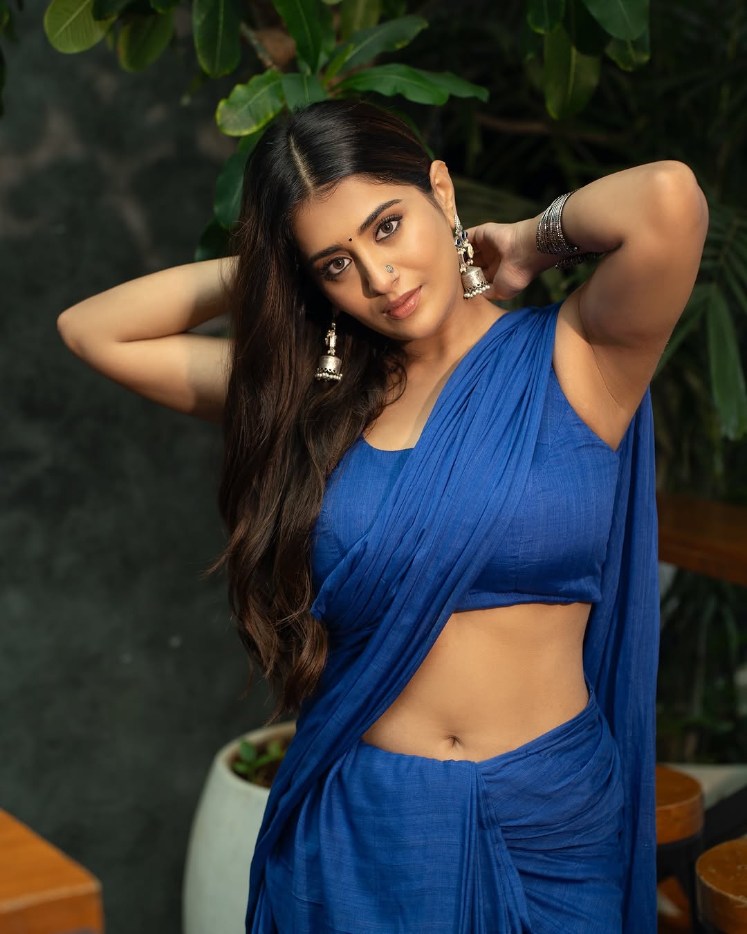 Raashi Singh Spices Up Instagram with Her Saree Look in Kitchen