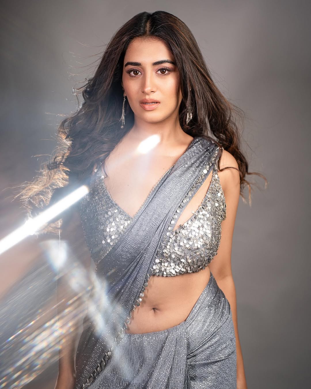 Raashi Singh Spices Up Instagram with Her Saree Look in Kitchen