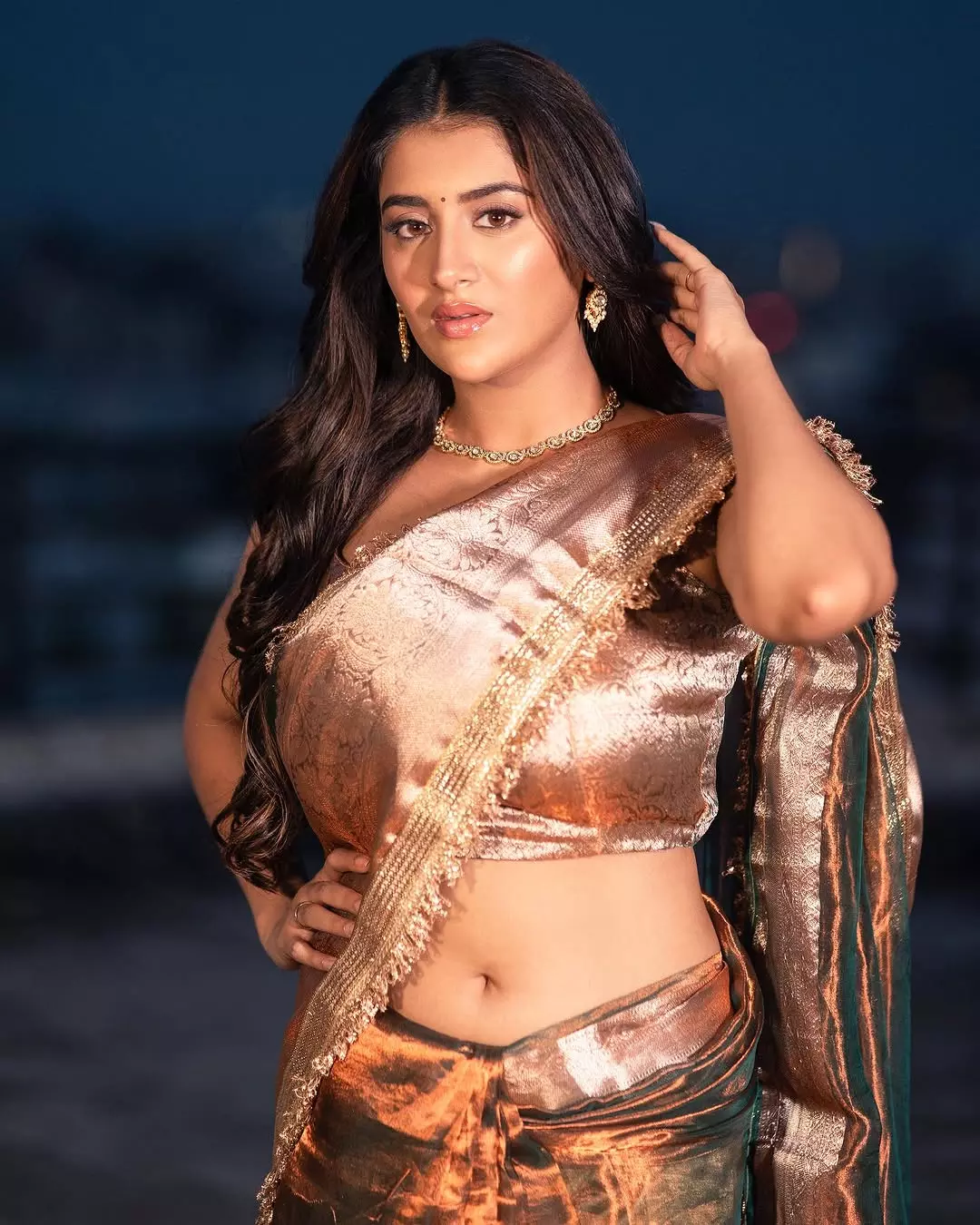Raashi Singh Spices Up Instagram with Her Saree Look in Kitchen