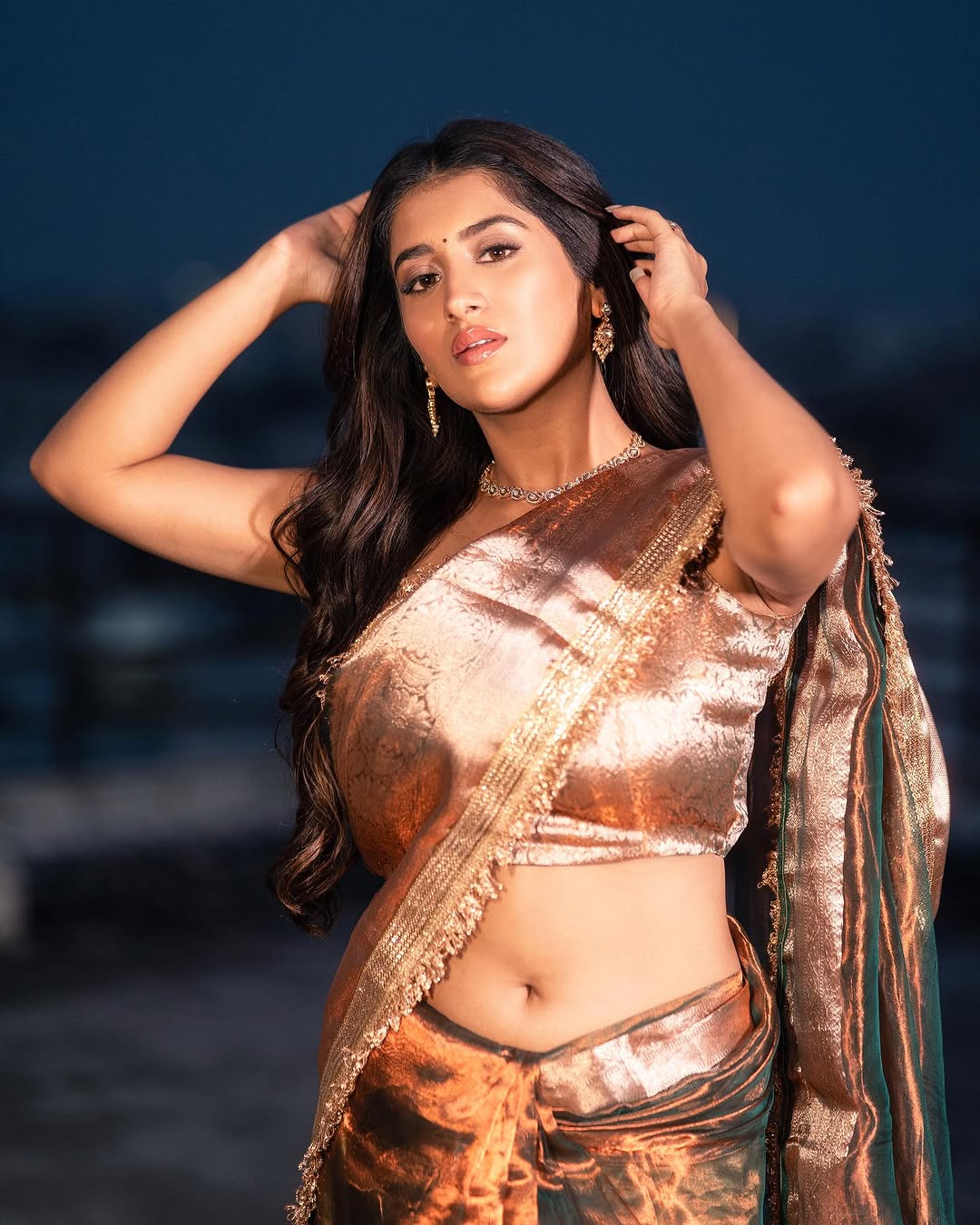 Raashi Singh Spices Up Instagram with Her Saree Look in Kitchen