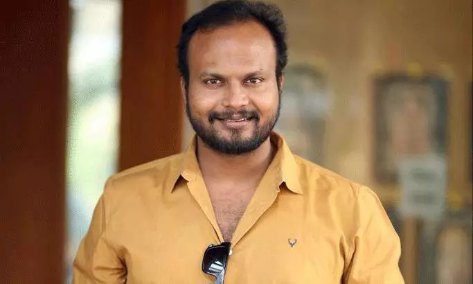 హిట్ డైరెక్టర్ కి హీరోలు దొరకట్లేదా..? హిట్ డైరెక్టర్ కి హీరోలు దొరకట్లేదా..?
