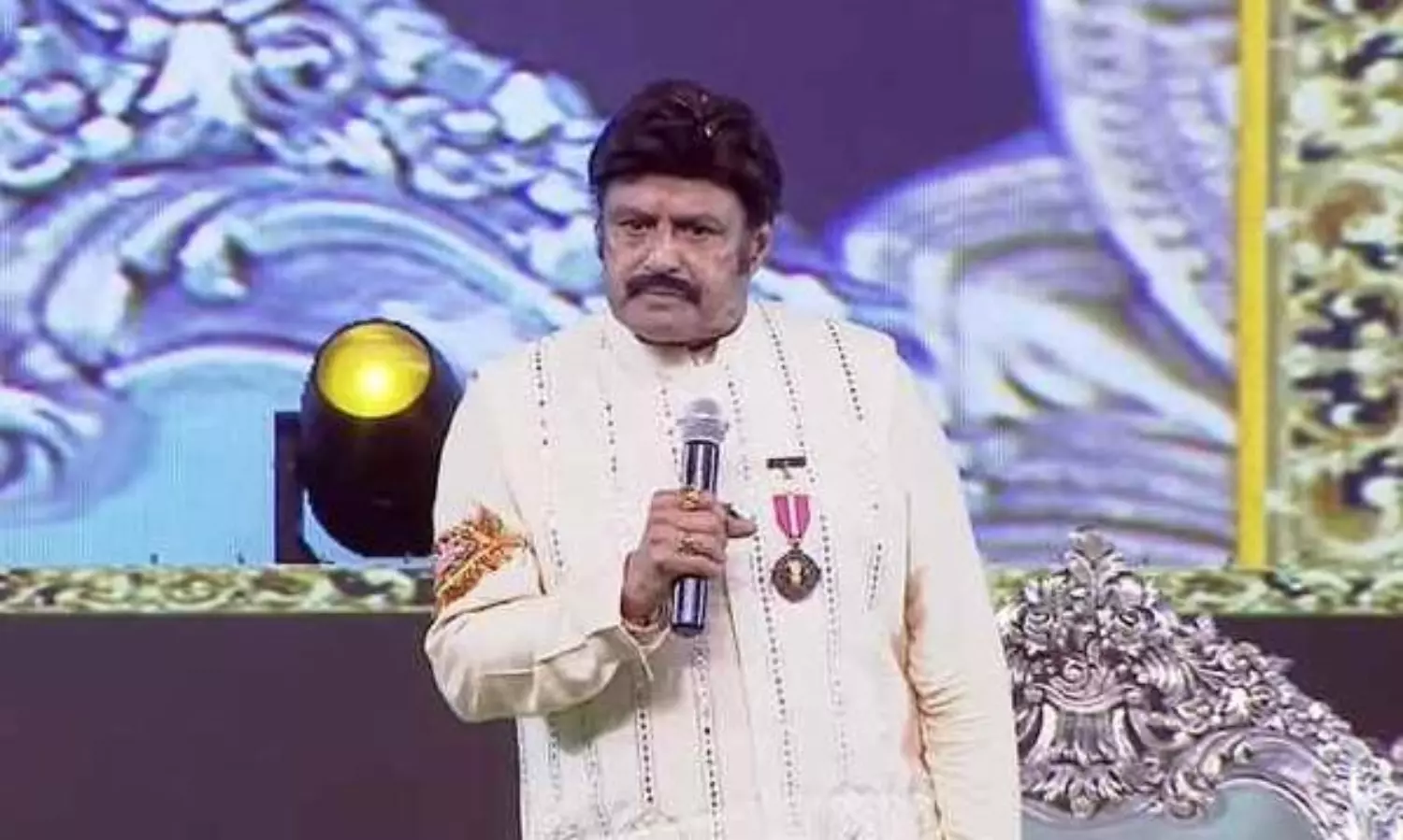 బాలయ్య కామెంట్స్ చిరు కోసమా? లేక ఫ్లోలో మట్లాడేశారా?