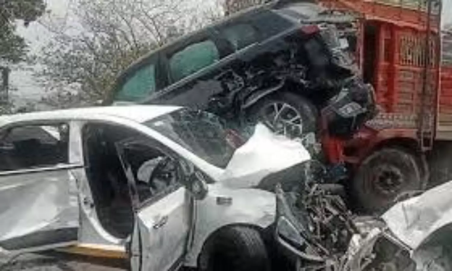 రోడ్డు ప్రమాదబాధితులకు రూ.లక్షన్నర వైద్యం..కేంద్రం మంచి నిర్ణయం రోడ్డు ప్రమాదబాధితులకు రూ.లక్షన్నర వైద్యం..కేంద్రం మంచి నిర్ణయం