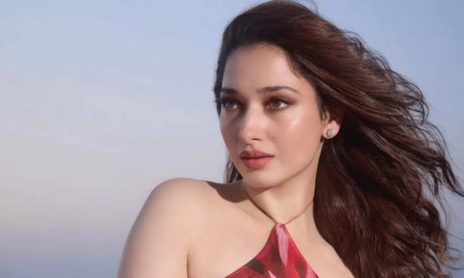 పిక్‌టాక్ : మిల్కీ బ్యూటీ అందం తగ్గదా..?