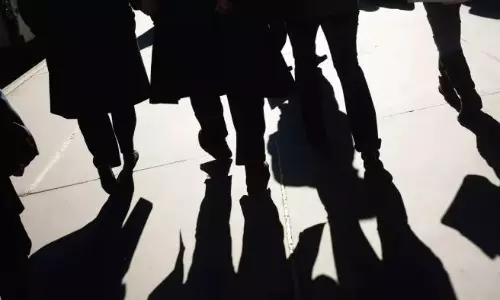 ప్ర‌ధాన న్యాయ‌మూర్తి కంటే న్యాయ‌మూర్తులే కుబేరులు!