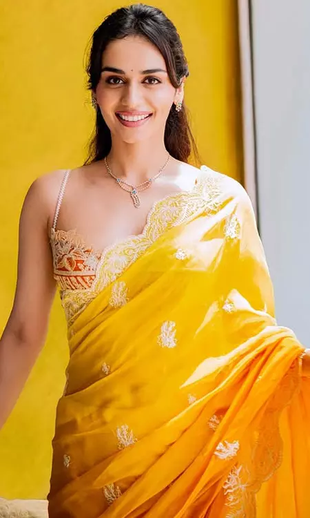 Manushi Chhillar glows in yellow � Desi sunshine with a side of palat