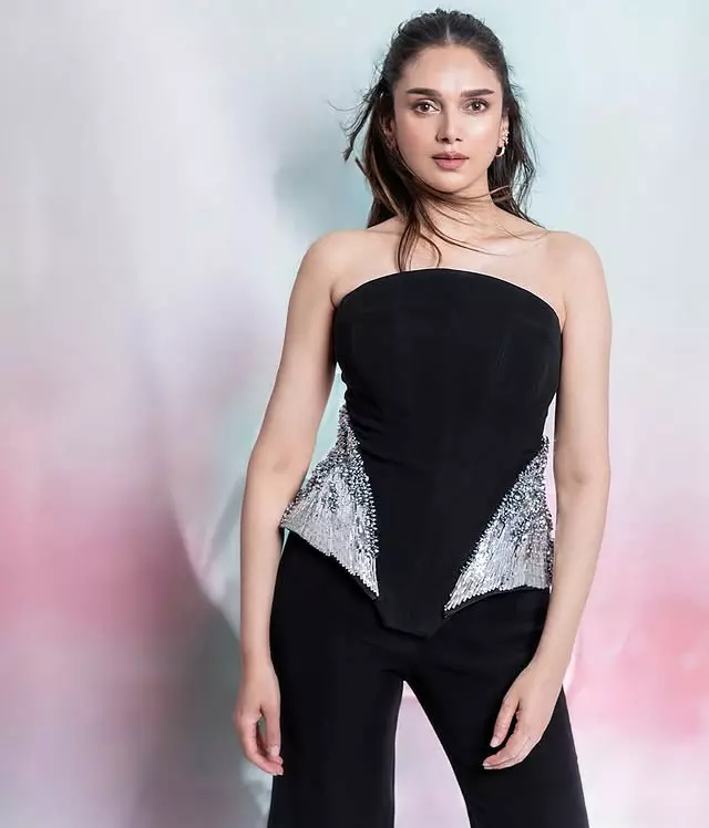 Aditi Rao Hydari Radiates Elegance in Black Aditi Rao Hydari Radiates Elegance in Black