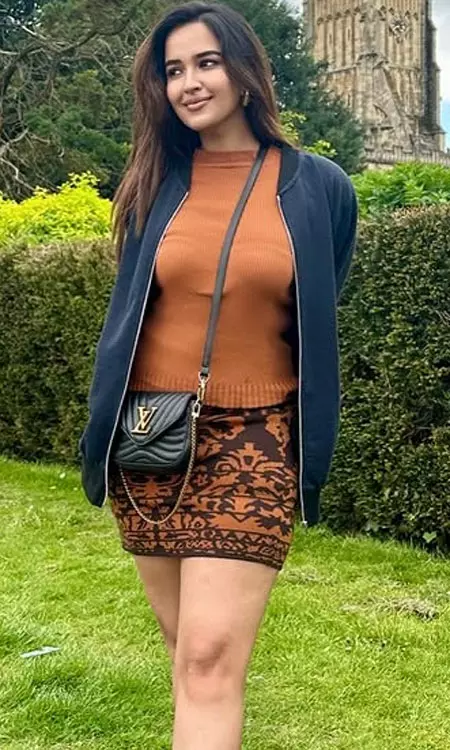 Pujita Ponnada Explores the Beauty of Cirencester, England