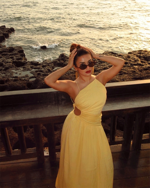 Avneet Kaur’s Sunshine Moment in Yellow Dress and Sunset Goals Avneet Kaur’s Sunshine Moment in Yellow Dress and Sunset Goals