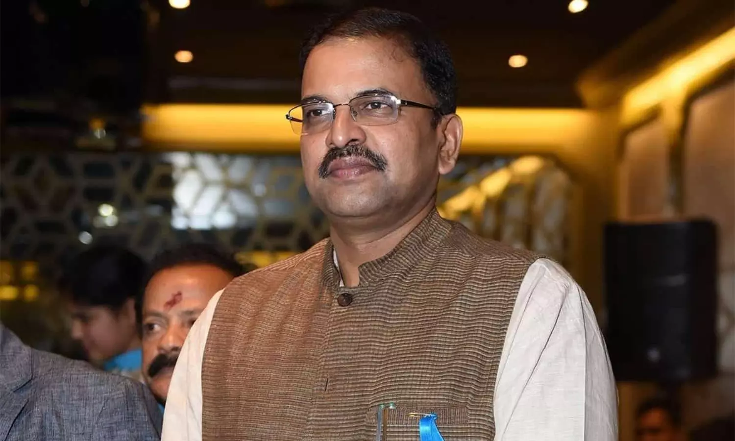 గాలి జనార్దన్ రెడ్డి మామూలు వ్యక్తి కాదు.. జేడీ సంచలన కామెంట్స్ గాలి జనార్దన్ రెడ్డి మామూలు వ్యక్తి కాదు.. జేడీ సంచలన కామెంట్స్