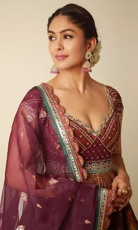 Mrunal Thakur doesnt wear fashion, she leads it