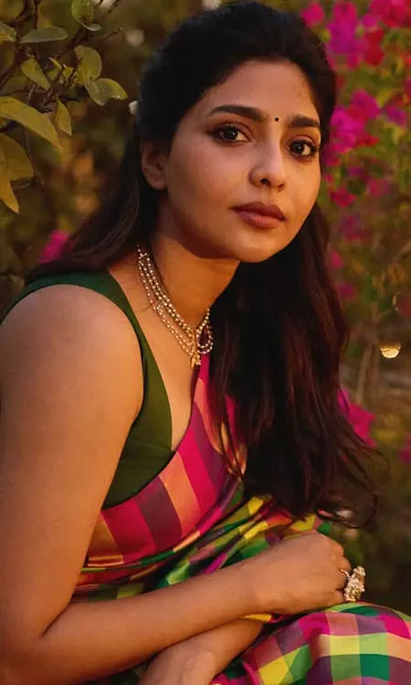 Fans love Aishwarya Rajeshs classic look in raw mango saree