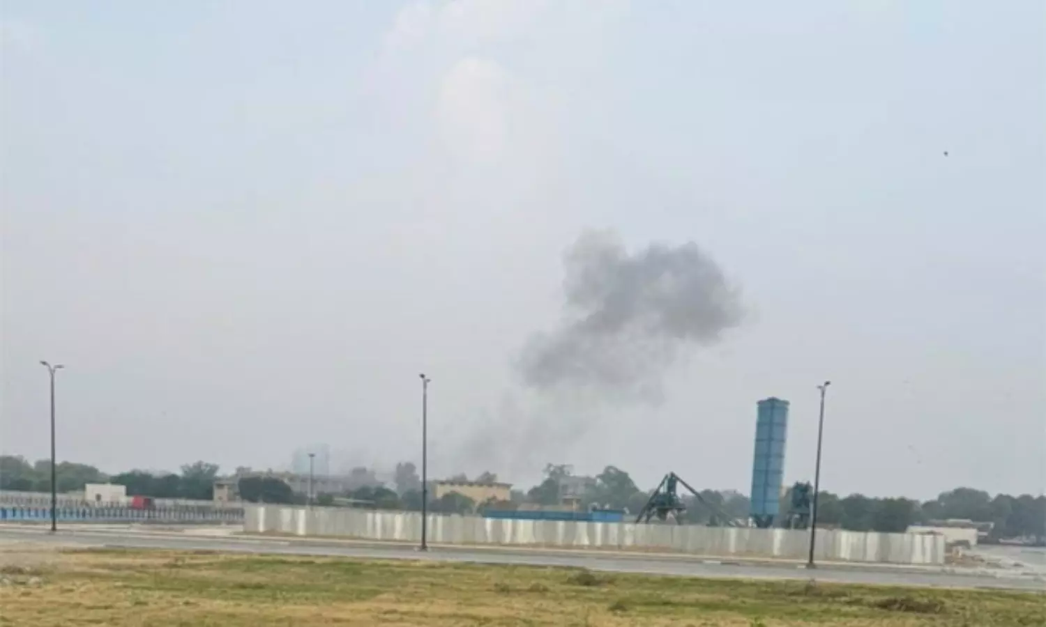 మరోసారి ఉలిక్కిపడ్డ పాక్... లాహోర్  లో భారీ పేలుళ్లు!