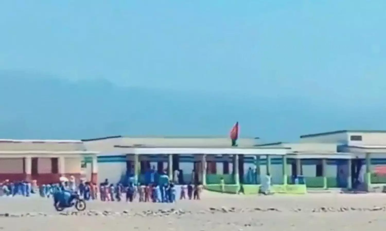 పాక్ దిమ్మదిరిగింది..సొంత జెండా ఎత్తిన బలూచిస్తాన్