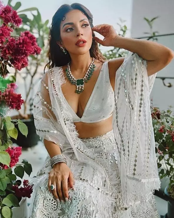 Shama Sikander’s Beauty That Blooms Like Bougainvillea Shama Sikander’s Beauty That Blooms Like Bougainvillea