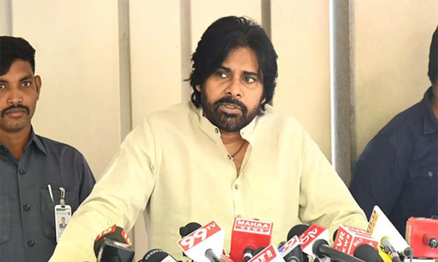 సైన్యానికి జనసేనాని బాసట.. షణ్ముఖ క్షేత్రాల్లో పూజలు! సైన్యానికి జనసేనాని బాసట.. షణ్ముఖ క్షేత్రాల్లో పూజలు!