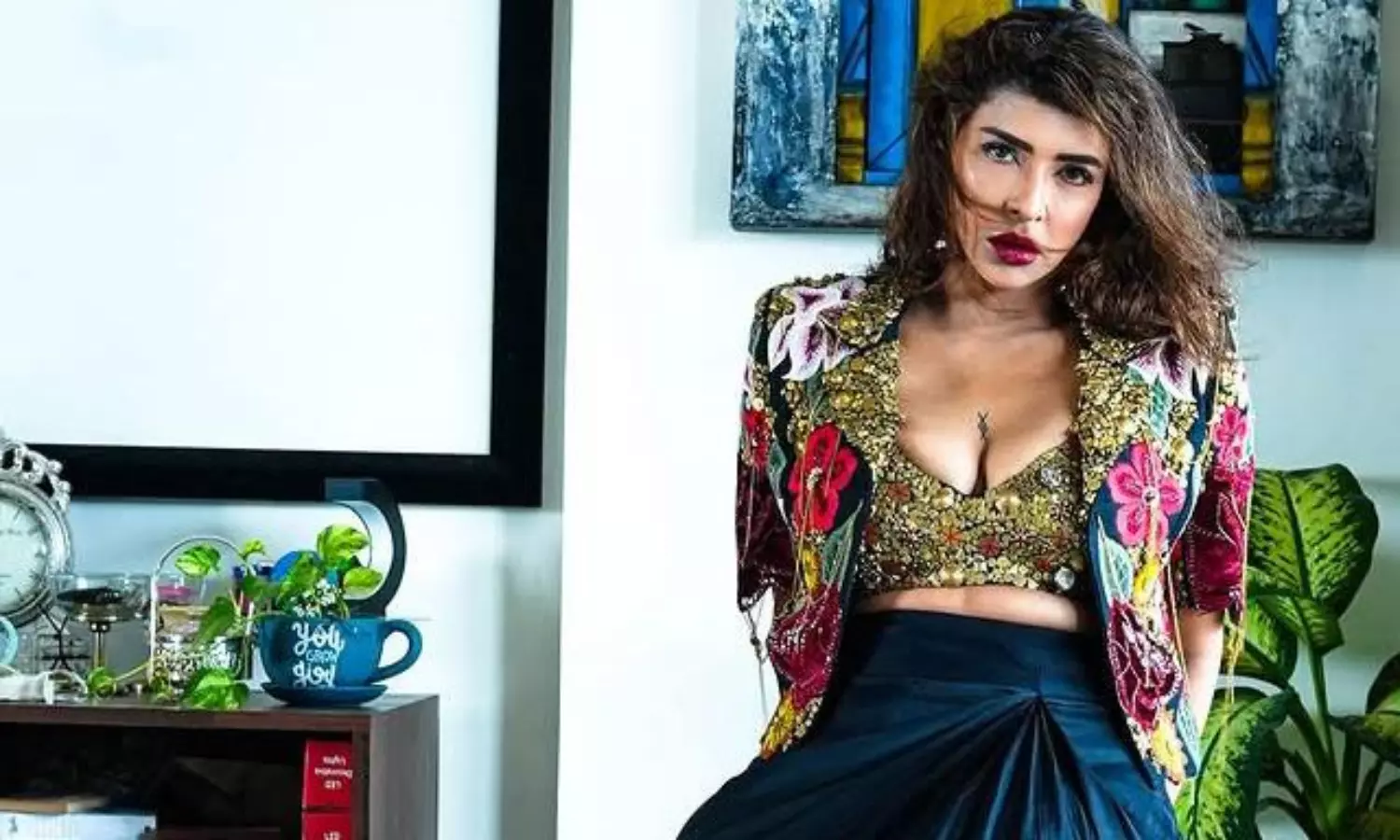 మరోసారి హీటెక్కించే లుక్కుతో మంచు లక్ష్మి