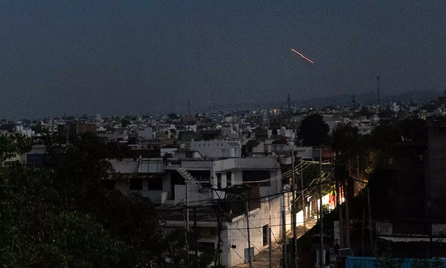 శుక్రవారం రాత్రి మళ్లీ చేతులు కాల్చుకున్న పాక్... ఏమి జరిగిందంటే?