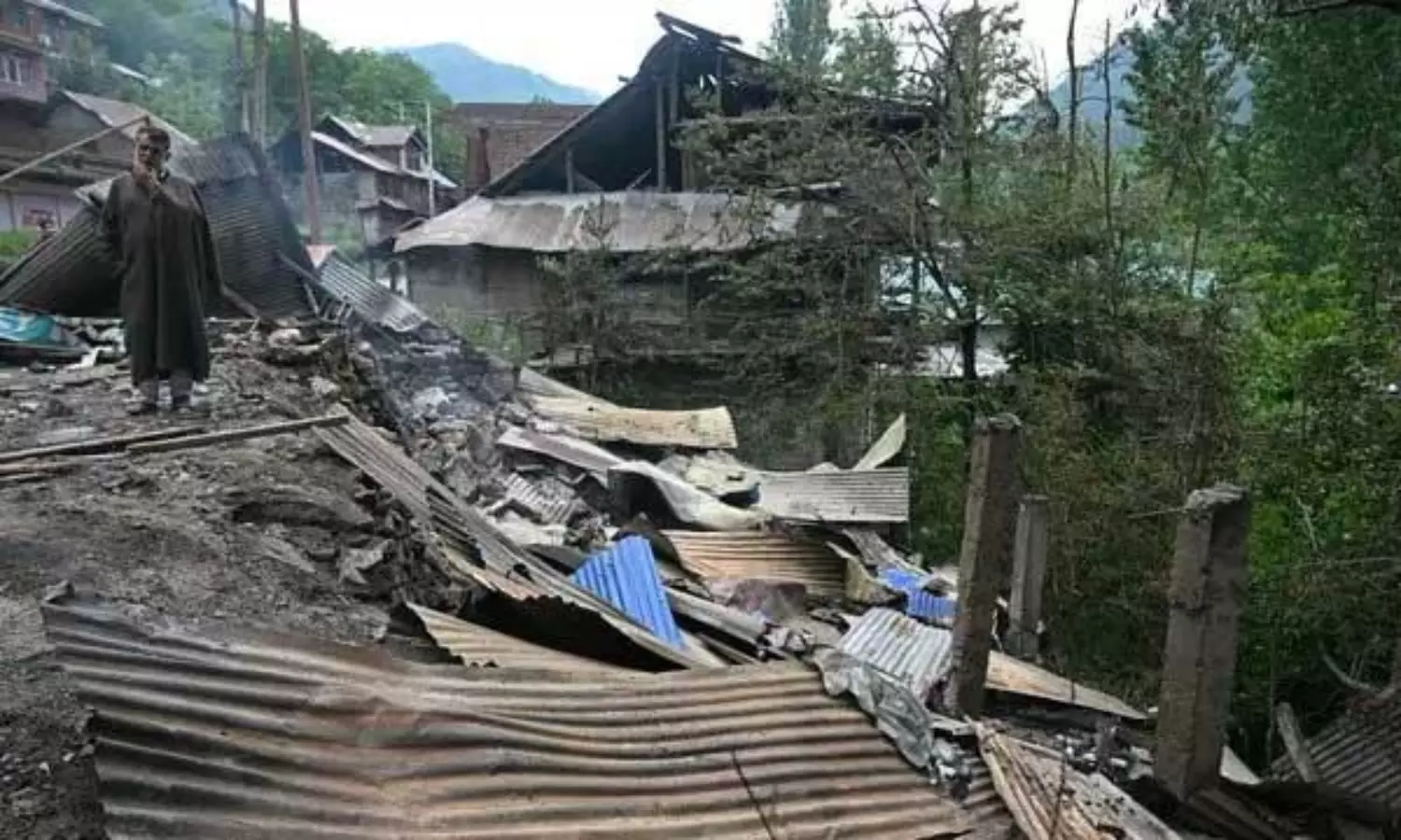 Pakistan Targets Civilian Areas and Temples in India Amid Rising Tensions Pakistan Targets Civilian Areas and Temples in India Amid Rising Tensions