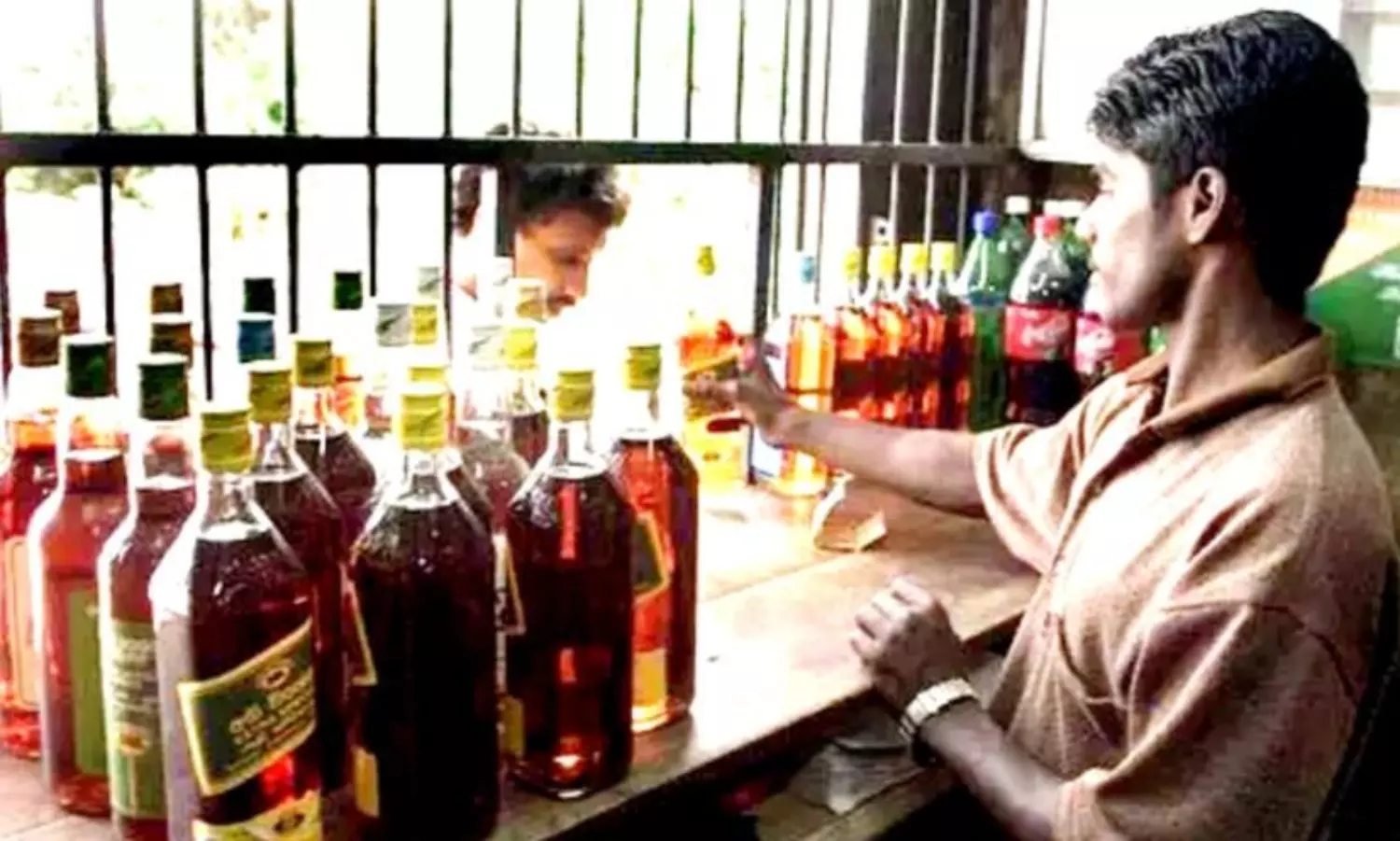 సంచలన నివేదిక : జగన్ పాలనలో ‘లిక్కర్’ తో పెరిగిన అనారోగ్య సమస్యలు! సంచలన నివేదిక : జగన్ పాలనలో ‘లిక్కర్’ తో పెరిగిన అనారోగ్య సమస్యలు!