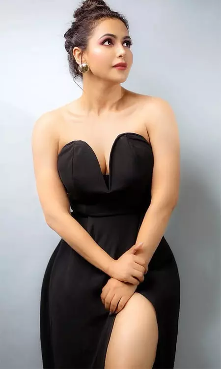 Nandini Rai Black Reign: A Look that Speaks Volumes