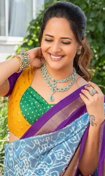 Anasuya’s Graceful Look in Saree Goes Viral
