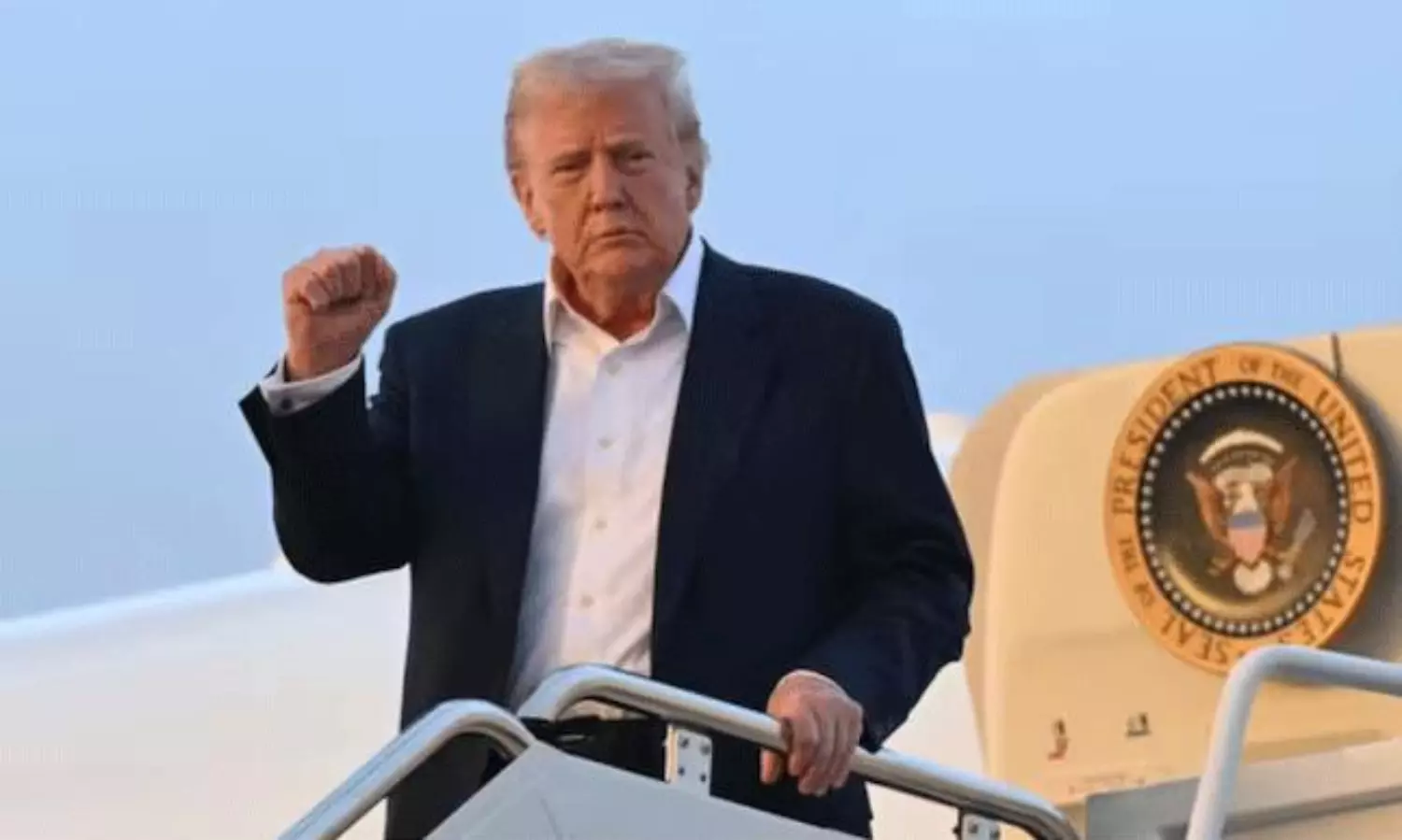 Trump Accepts Qatar Royal Familys Lavish Private Jet Gift