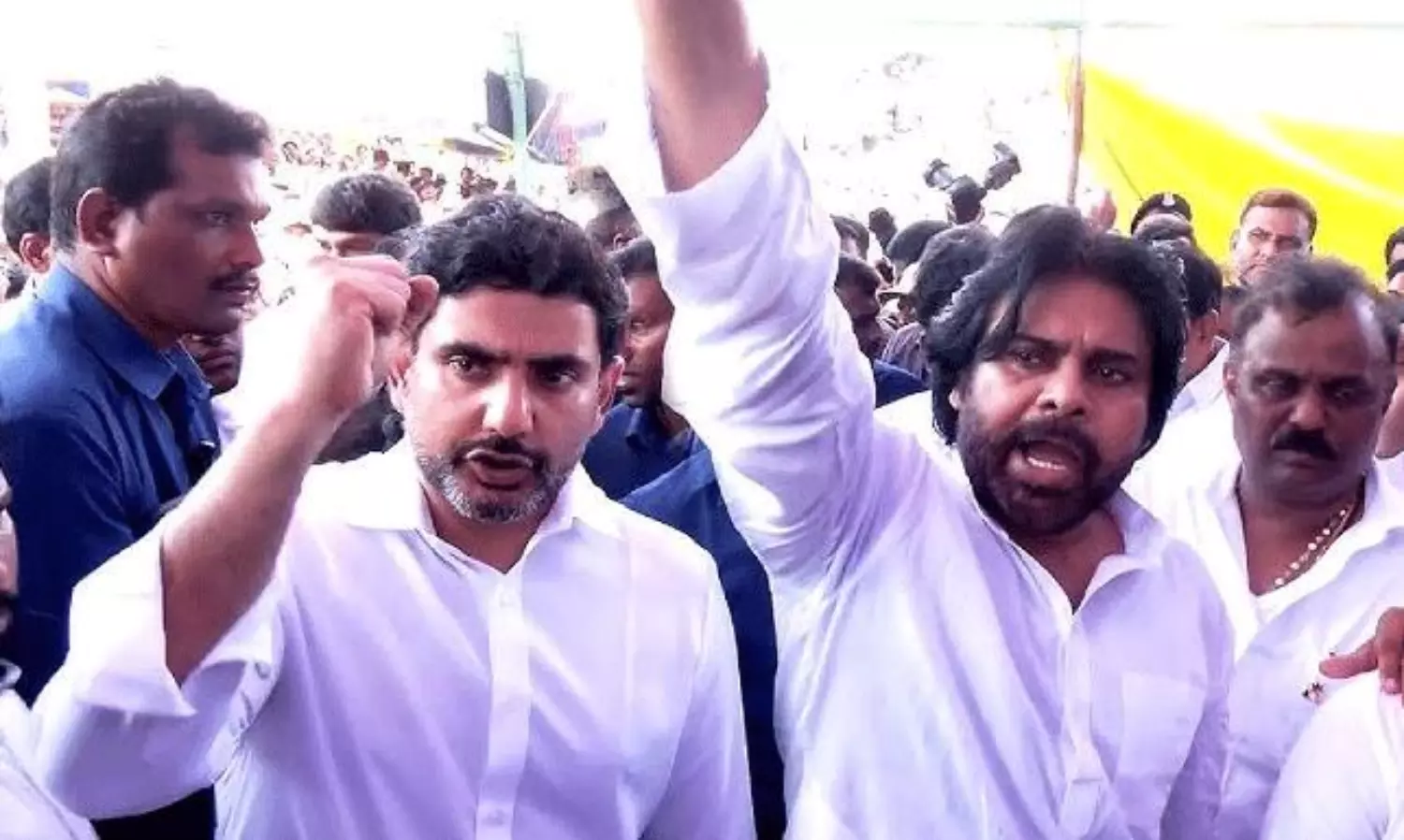 పవన్ విత్ లోకేష్ : డామినేట్ చేస్తోంది ఎవరు ? పవన్ విత్ లోకేష్ : డామినేట్ చేస్తోంది ఎవరు ?