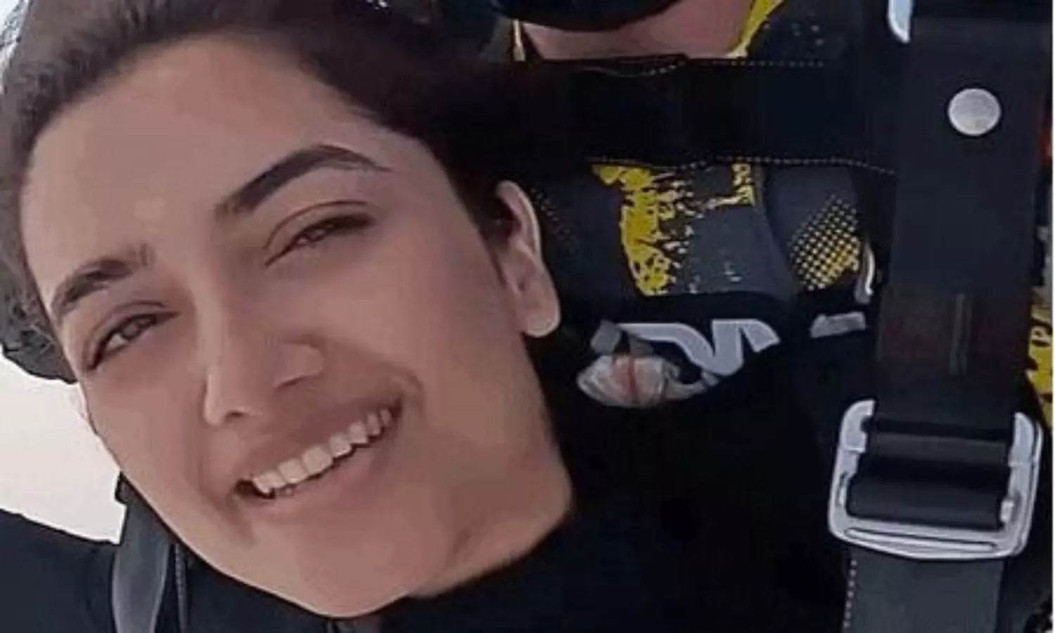 ఆకాశంలో బచ్చన్ పాప రిస్కీ జంప్! ఆకాశంలో బచ్చన్ పాప రిస్కీ జంప్!