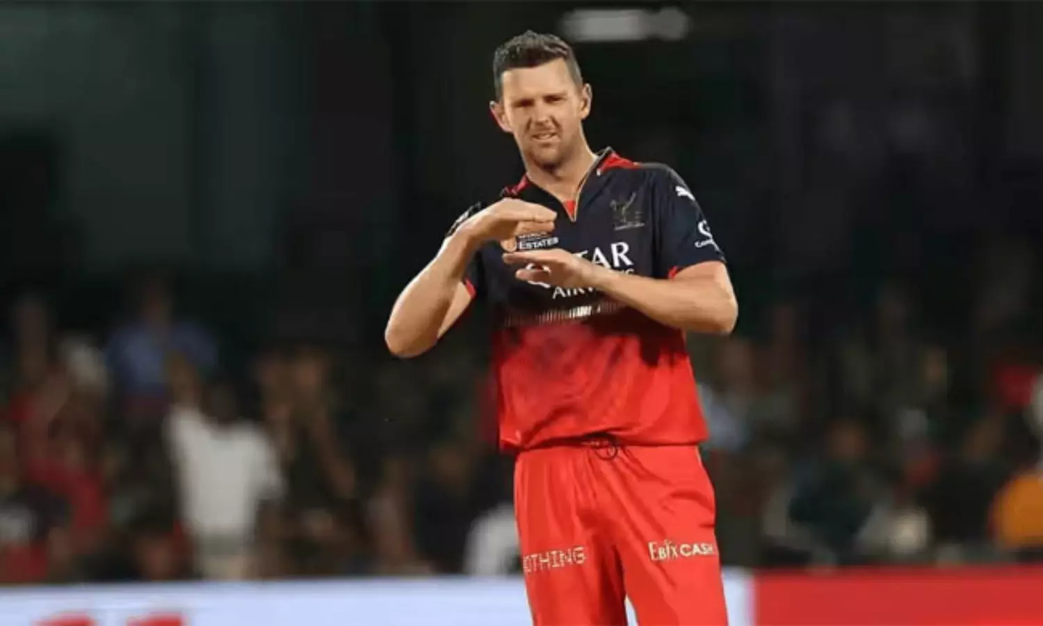 భారత్-పాక్ వివాదంలో బుక్కైన హేజిల్వుడ్.. ఏం జరిగిందంటే? భారత్-పాక్ వివాదంలో బుక్కైన హేజిల్వుడ్.. ఏం జరిగిందంటే?