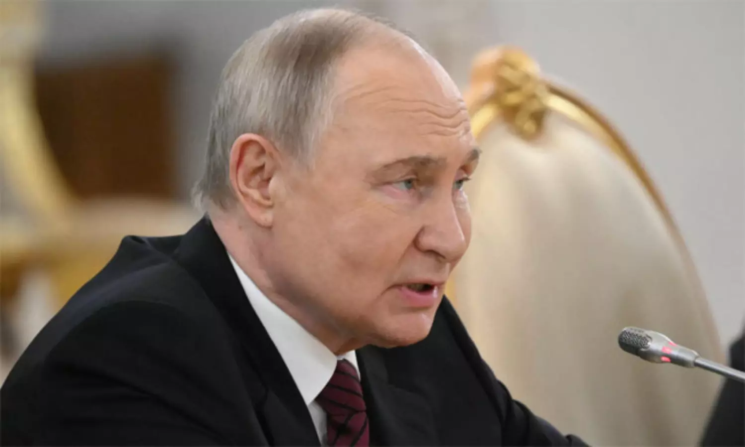 వీధి కుక్కల్లా యువకులను ఈడ్చుకెళ్తున్నారు.. ఉక్రెయిన్ సైన్యంపై పుతిన్ ఫైర్ వీధి కుక్కల్లా యువకులను ఈడ్చుకెళ్తున్నారు.. ఉక్రెయిన్ సైన్యంపై పుతిన్ ఫైర్