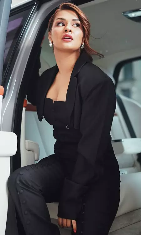 Avneet Kaur Turns Heads in London