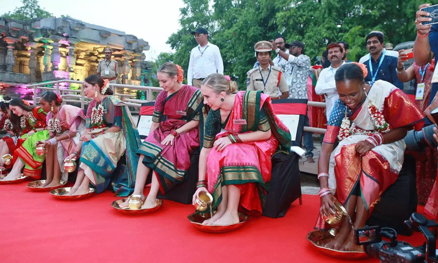 కాళ్లు కడిగే కల్చర్ పరిచయం చేస్తే ఇంత ఆగమేంది బ్రో?