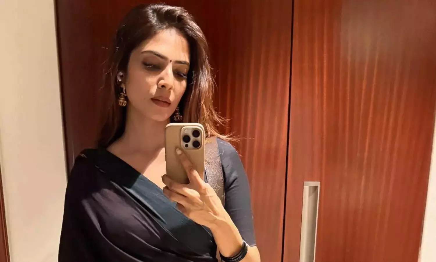 చీరందంలో మాళ‌విక మైమ‌రిపించేలా!