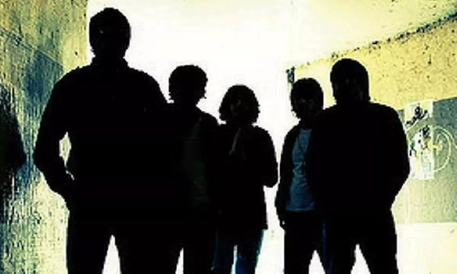 బ‌డ్జెట్‌లో స‌గం ఈ హీరోల‌కే..!