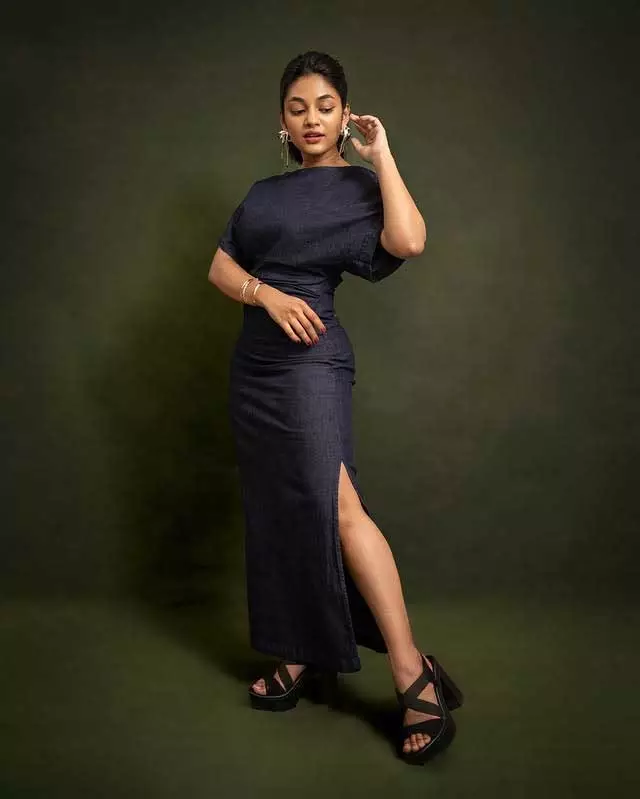 Ivana Looks Elegant in Her Latest Pictures